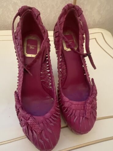 Tuflilər: Tuflilər, YSL, Ölçü: 37, rəng - Mavi, Yeni — 44