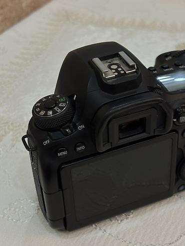 Fotokameralar: Xüsusiyyətləri Sensor: 26.2 MP tam-kadr CMOS. İşləyici “effective” — 11