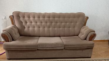 диван с подушками: Цвет - Коричневый, Б/у