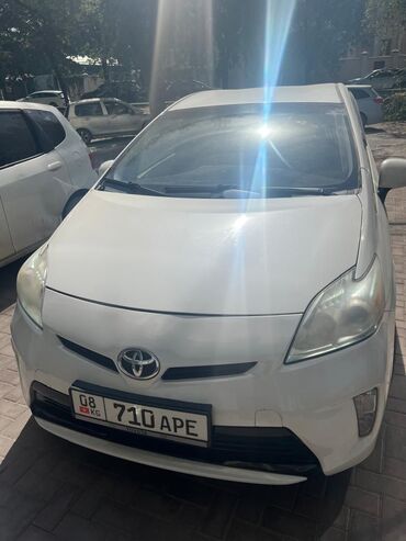 Toyota: Toyota Prius: 2015 г., 1.8 л, Типтроник, Гибрид, Хетчбек