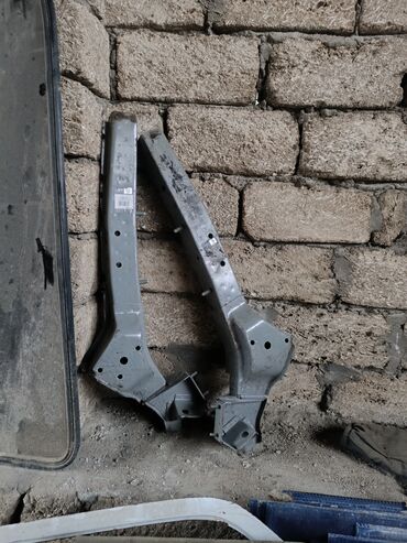 Digər avtomobil ehtiyat hissələri: Avtomobil ehtiyat hissələri – müxtəlif detallar - Kuzov detalları — 26