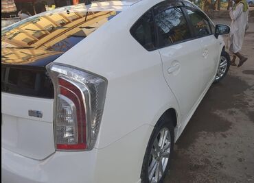 Toyota: Toyota Prius: 1.8 l | 2015 il Hetçbek