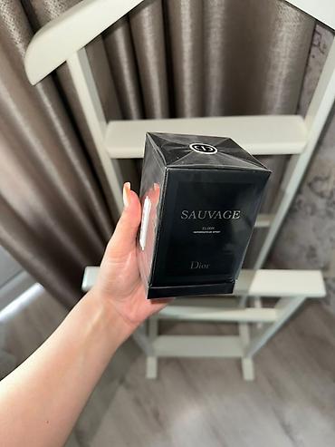 sauvage: Dior Sauvage Elixir – kişi ətiri
Yenidir,dutyfreeden goturulub — 2