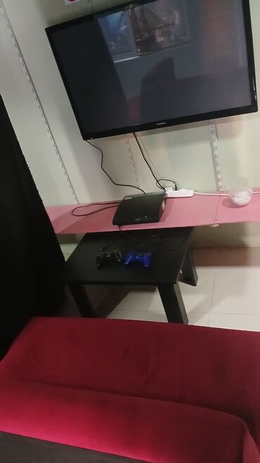 playstation 3 150 azn: Televizor, PlayStation 3 oyun konsolu və iki oyun idarəetmə pultu