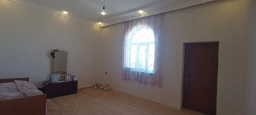 Həyət evləri və villaların satışı: Ev 4 sot torpaqda yerləşir. 3 otaq, 1 qonaq otağı, mətbəx və sanitar — 4