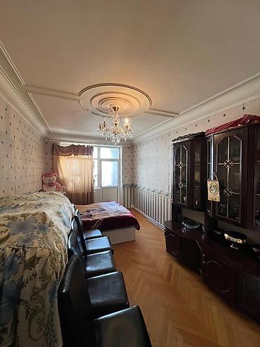 110: Bakı, 4-cü mikrorayon, 5 otaqlı, Köhnə tikili, m. Memar Əcəmi, 128 kv. m — 5