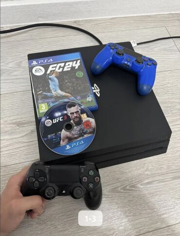 playstation 4 диск: Игровая консоль Sony PlayStation 4 Pro, представленная в черном цвете
