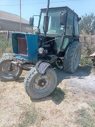 Traktorlar: Belarus MTZ-80 traktor - Kabinalı, dizel mühərrikli MTZ-80 - Öndən — 13