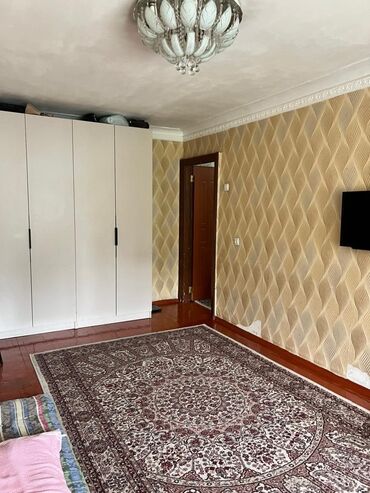 город чолпон ата: 1 комната, 32 м², Индивидуалка, 2 этаж, Старый ремонт