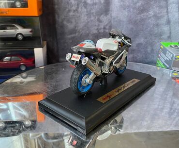 Avtomobil modelləri: Коллекционная модель Aprilia RSV 1000R White Red 2006 Maisto Scale — 4