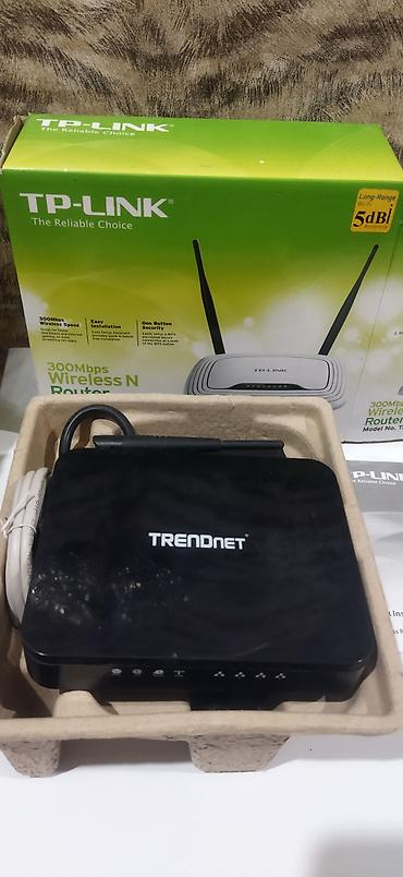 komputer dest: TRENDnet simsiz router + TP-Link 300Mbps Wireless N Router qutusu və — 1