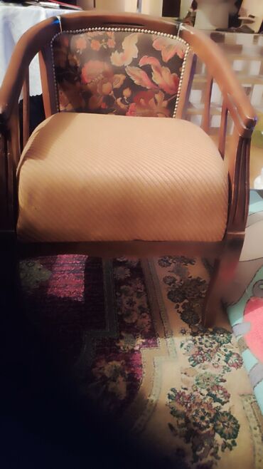 Qonaq otağı dəstləri: Yeni, Jurnal masası, Kredit yoxdur, Rumıniya — 10