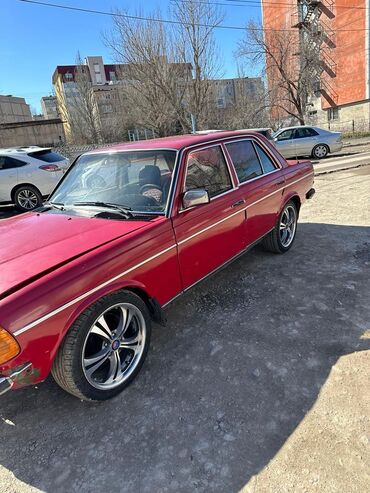 Mercedes-Benz W123: 1983 г., 2.3 л, Механика, Бензин, Седан