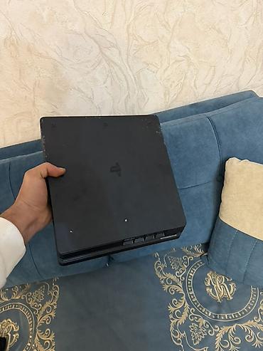 ucuz hesap: Sony PlayStation 4 Slim oyun konsolu Salam yaxş vəxyətdədir işləkdir — 2