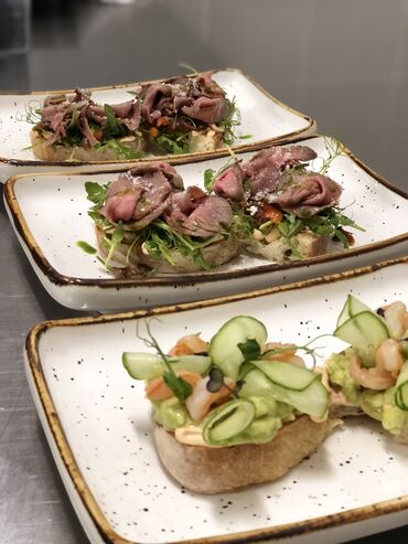 Повара: Шеф повар богатый опыт работы более 12 лет. Работал в Москве элитных — 7