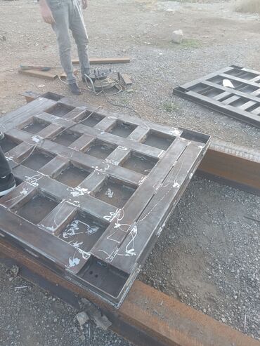 Profillər, şvellerlər: Tərəzi 4-5 tonluq, istənilən rəngdə, rombik naxışlı metal platforma — 5