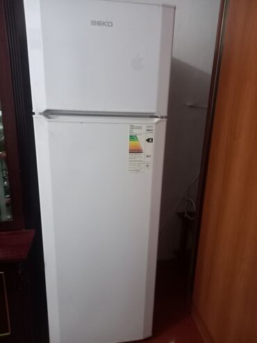 ikinci əl xaladeniklər: İşlənmiş 2 qapılı Beko Soyuducu Satılır, rəng - Ağ, Təkərli