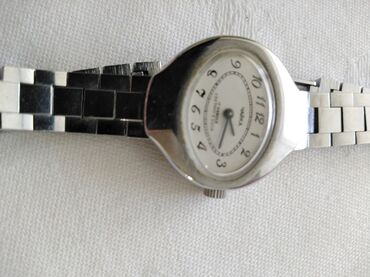tunike za punije žene: Ženski ručni sat na baterije. Nošen kratko. potrebna nova baterija