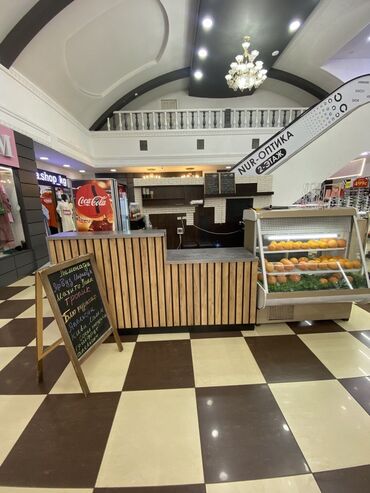 коммерческое помещение под бизнес: Продается готовый бизнес - точка по продаже напитков и свежевыжатых