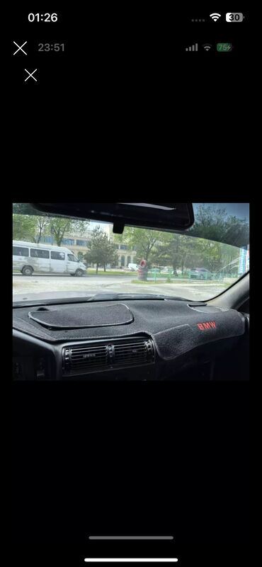 магнитола с выдвижным экраном: Накидка на панель BMW, цвет - Черный, Б/у, Самовывоз