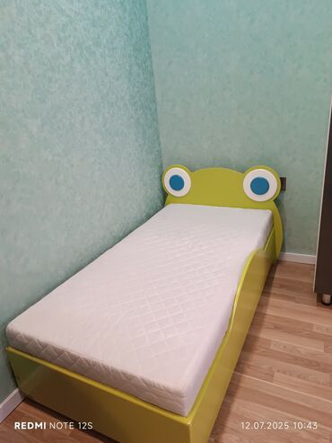 uşaqlar üçün təbii şubalar: Uşaq kravatı matrasli yaxşı vəziyyətdə
