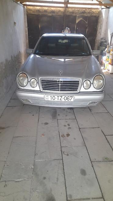 Mercedes-Benz E-Class: 3 l | 1997 il Sedan