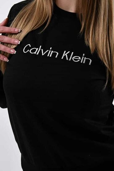 Gornji i donji deo: Zenske trenerke
S M L XL XXL
vezen znak Cena 2800 din. NABAVKA — 9