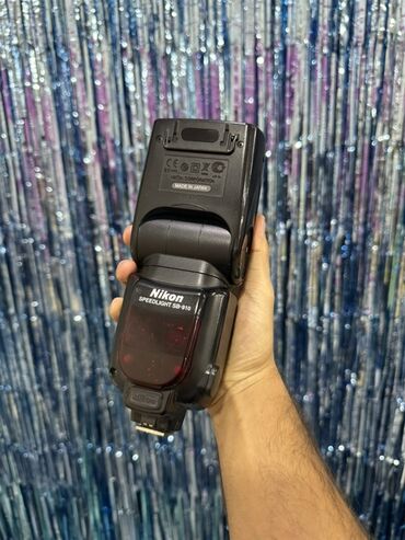 zoom: Nikon Speedlight SB-910 – peşəkar fotoqraflar üçün güclü və çevik