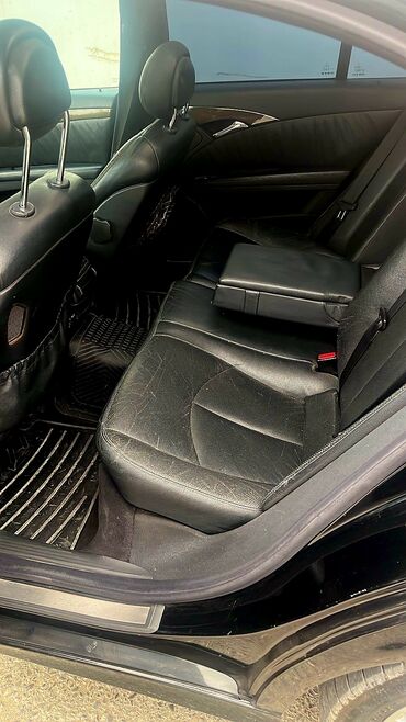 Mercedes-Benz: Mercedes-Benz E-Class: 2.7 l | 2002 il Sedan — 6