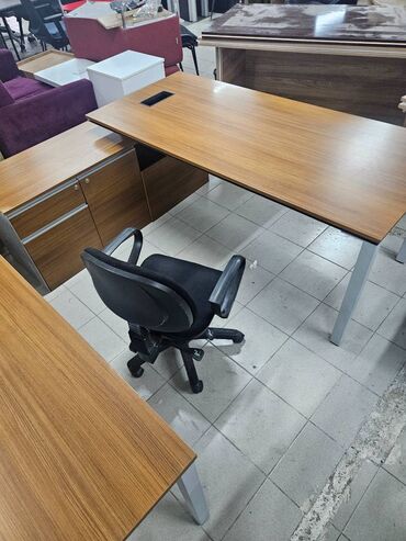 Ofis masaları: İşlənmiş, Müdir üçün, Künc masa -da lalafo.az — 7 Ofis masaları: İşlənmiş, Müdir üçün, Künc masa — 7