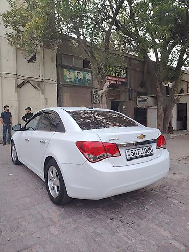 seat leon fr: Chevrolet Cruze sedan – ağ rəng Xüsusiyyətlər: - Korpusu: 4 qapılı — 6
