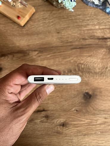 telefon planşet: Xiaomi Mi Power Bank (5000 mAh) - Tutumu: 5000 mAh - Korpus: nazik və — 2