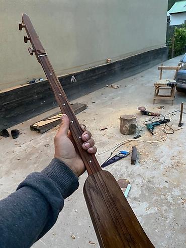 Гитары: Комуз…Өтө эмгекти мээнети талап кылган Үч кылдуу кыргыздын салттуу — 4