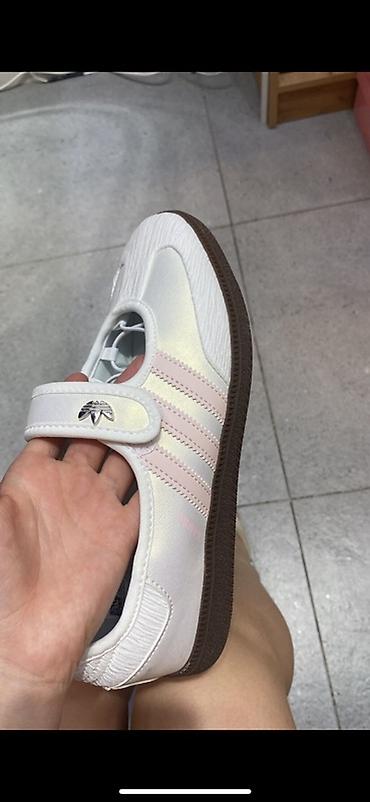 кросовки волейбол: Кроссовки, 36, Adidas, Б/у, цвет - Белый, Самовывоз — 1