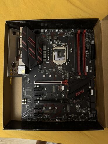 Masaüstü kompüterlər və iş stansiyaları: LGA 1151 | 4 DDR4 DIMM Slots | Max RAM 128GB | Max RAM 4400 MHz | AMD
