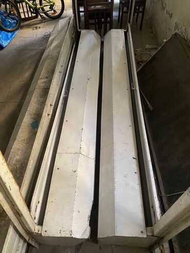 Skirting boards: İşlənmiş Giriş qapısı Glazok ilə, Zəmanətsiz, Ünvandan götürmə