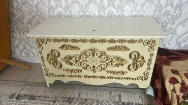 крышка для кастрюли: Сандык, Колдонулган, Келиндин себи үчүн, Жыгач, Өзү алып кетүү, түсү - Алтын