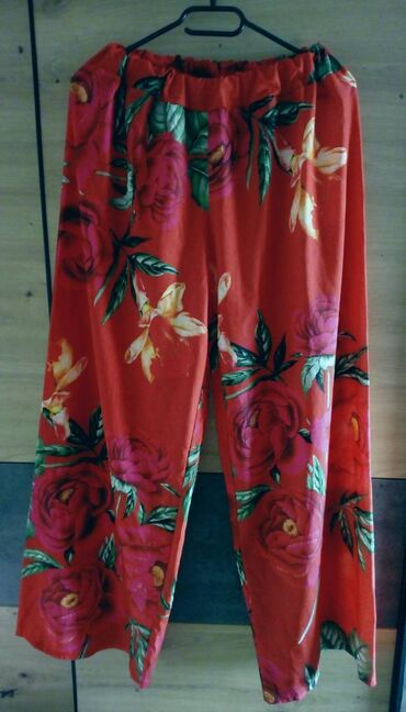 konobarske pantalone: M (EU 38)