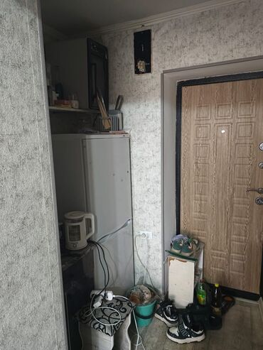 дом мкр достук: 1 бөлмө, 18 кв. м, Хрущевка, 3 кабат, Косметикалык ремонт