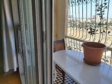 Köhnə tikili: Mənzilin təsviri Mənzil satılır Yeni günəşlidə D massivində yerləsən — 3