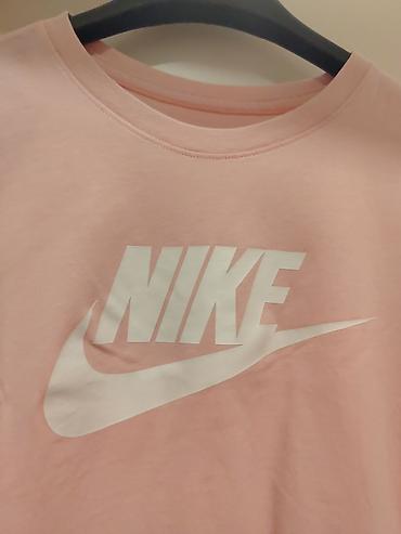 Majice kratkih rukava: Nike majica kratkih rukava – roze - Model: klasična T‑shirt silueta - — 2
