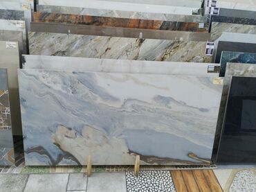 tamet metlax: Mərmər effektli, düzbucaqlı keramika plitələr. Bu plitələr hamam