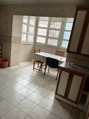 Uzunmüddətli kirayə mənzillər: Rəşid Behbudov küçəsində 5 mərtəbəli binanın 4 cü mərtəbəsi ümumi — 11