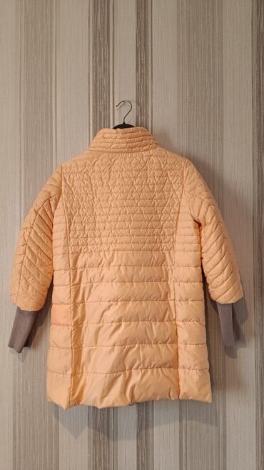 куртка парка цена: Продается весення, осенняя стильная куртка в отличном состоянии! цвет