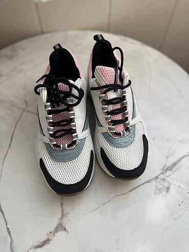 nike react: Продаю новые женские кроссовки 38 размер — 1