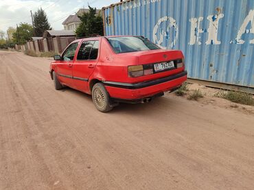 набор инструментов для авто: Volkswagen Vento, седан, красный цвет, киргизская регистрация (номера