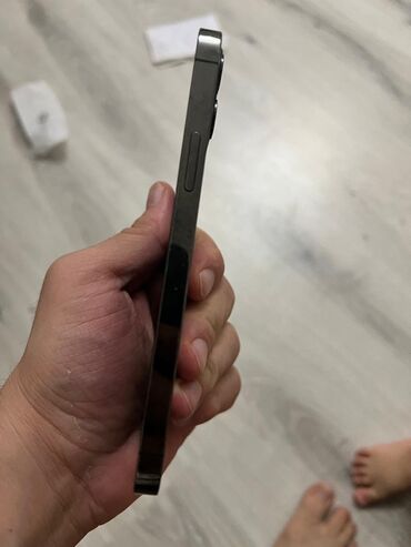 gence telfon: Məhsul: Smartfon (qara/grafit tonlu, düz kənarlı metal gövdə) Təsvir