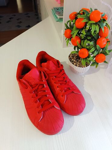 кросовки 38 размер: Кроссы красного цвета. Вьетнам. Отличного качества. 38 размер. В