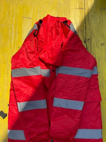 Botinkalar: Qara rəngdə uniseks təhlükəsizlik botları iş mühitində ayaqları — 7