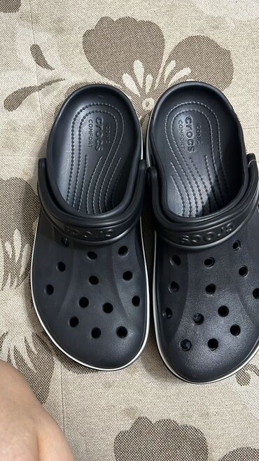 обувь распродажа: Продаю новые crocs, в оригинале. 
Размер 41 в см 27
